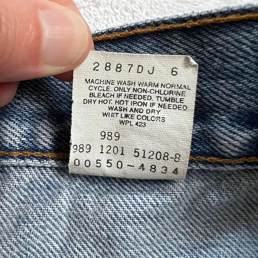 Levi’s 550 Relaxed Fit Vintage men’s size 38x31 light wash Jeans 2001
